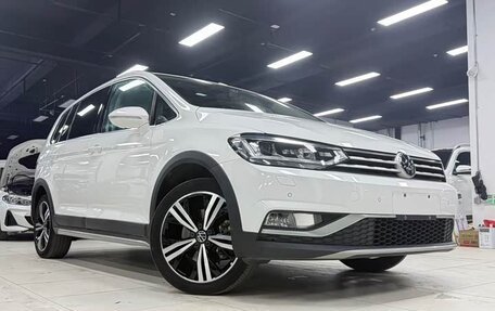 Volkswagen Touran III, 2023 год, 1 530 750 рублей, 4 фотография