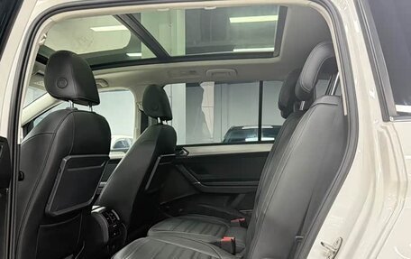 Volkswagen Touran III, 2023 год, 1 530 750 рублей, 13 фотография