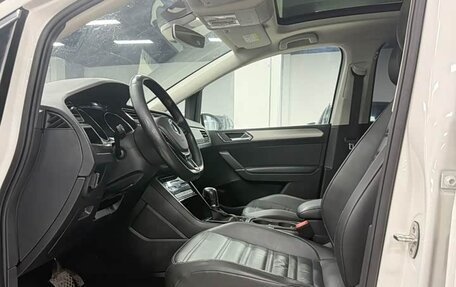 Volkswagen Touran III, 2023 год, 1 530 750 рублей, 8 фотография