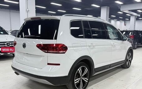 Volkswagen Touran III, 2023 год, 1 530 750 рублей, 5 фотография