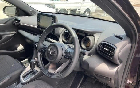 Toyota Yaris, 2022 год, 1 255 123 рублей, 16 фотография