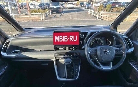 Toyota Noah III, 2021 год, 1 821 027 рублей, 13 фотография