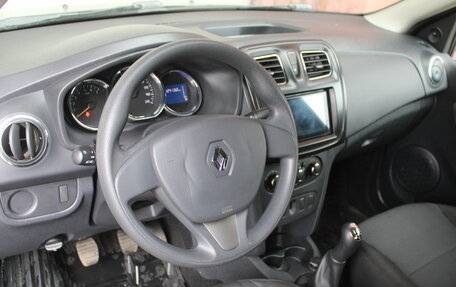 Renault Logan II, 2018 год, 845 000 рублей, 10 фотография