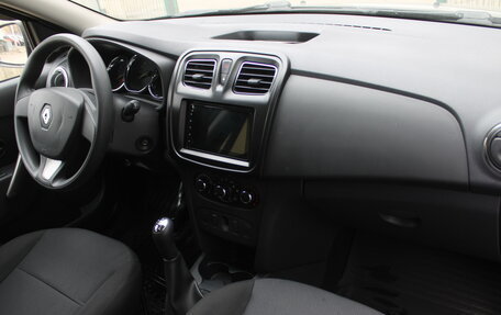 Renault Logan II, 2018 год, 845 000 рублей, 11 фотография