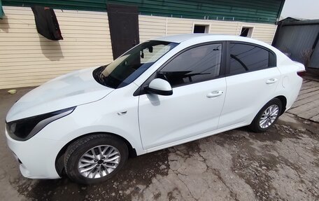KIA Rio IV, 2018 год, 1 650 000 рублей, 2 фотография