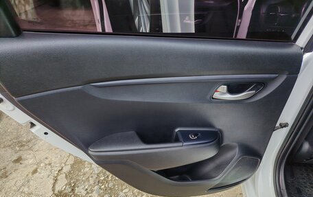 KIA Rio IV, 2018 год, 1 650 000 рублей, 10 фотография