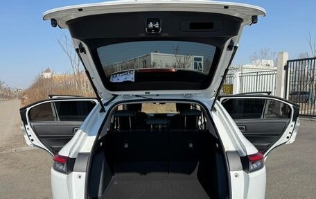 Honda Vezel, 2023 год, 1 900 000 рублей, 15 фотография