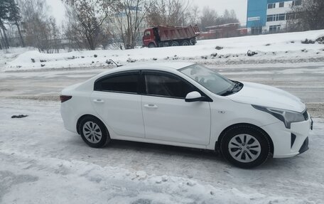 KIA Rio IV, 2020 год, 1 000 000 рублей, 3 фотография