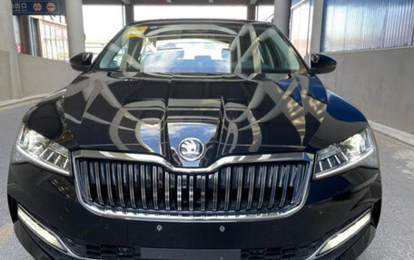 Skoda Superb III рестайлинг, 2023 год, 2 380 000 рублей, 2 фотография