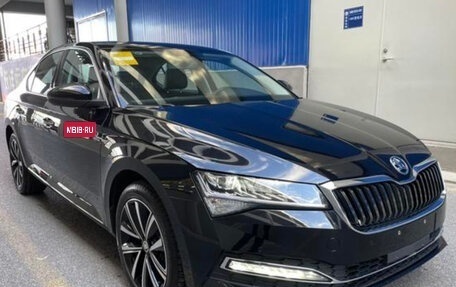 Skoda Superb III рестайлинг, 2023 год, 2 380 000 рублей, 3 фотография