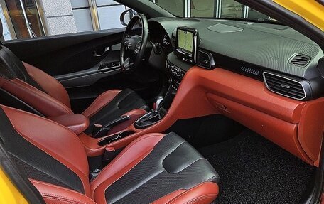 Hyundai Veloster II, 2018 год, 1 350 009 рублей, 13 фотография