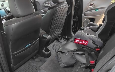 Honda Vezel, 2017 год, 1 880 000 рублей, 13 фотография