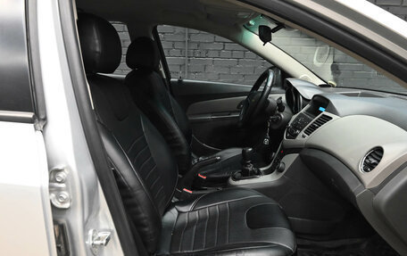 Chevrolet Cruze II, 2010 год, 700 000 рублей, 9 фотография