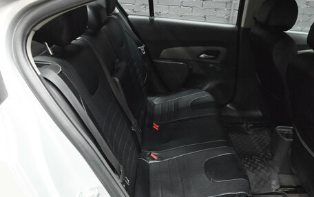 Chevrolet Cruze II, 2010 год, 700 000 рублей, 10 фотография