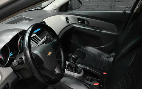 Chevrolet Cruze II, 2010 год, 700 000 рублей, 14 фотография