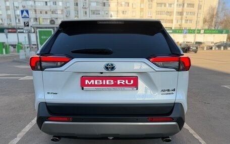 Toyota RAV4, 2023 год, 3 900 000 рублей, 5 фотография