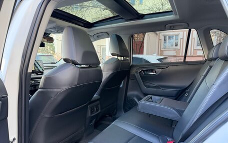 Toyota RAV4, 2023 год, 3 900 000 рублей, 21 фотография