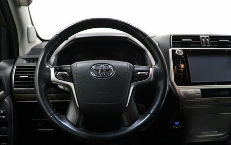 Toyota Land Cruiser Prado 150 рестайлинг 2, 2018 год, 5 377 000 рублей, 9 фотография