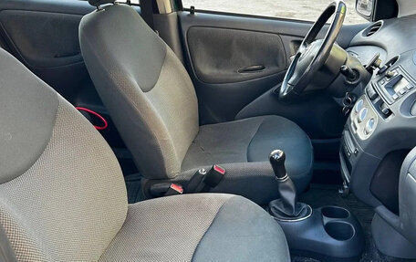 Toyota Yaris I рестайлинг, 2004 год, 340 000 рублей, 10 фотография