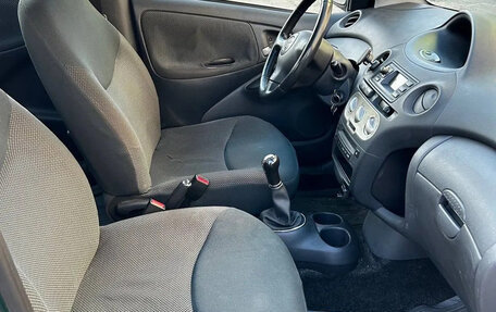 Toyota Yaris I рестайлинг, 2004 год, 340 000 рублей, 19 фотография