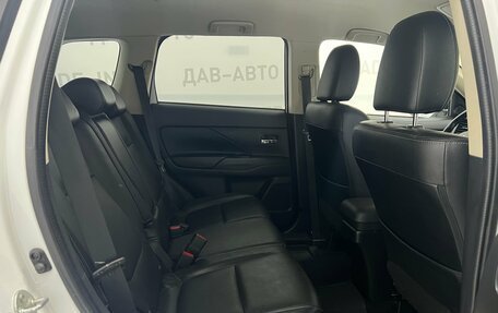 Mitsubishi Outlander III рестайлинг 3, 2015 год, 1 690 000 рублей, 10 фотография