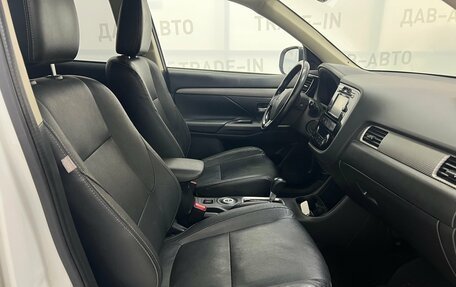 Mitsubishi Outlander III рестайлинг 3, 2015 год, 1 690 000 рублей, 9 фотография