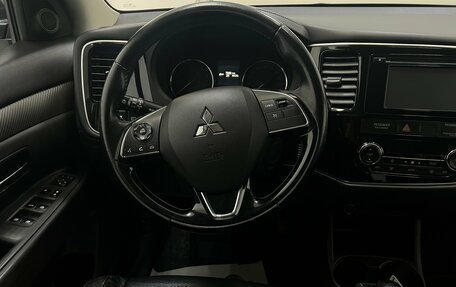 Mitsubishi Outlander III рестайлинг 3, 2015 год, 1 690 000 рублей, 11 фотография