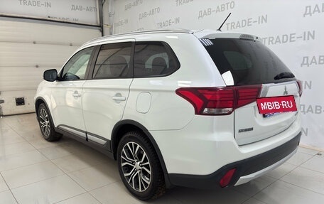 Mitsubishi Outlander III рестайлинг 3, 2015 год, 1 690 000 рублей, 6 фотография