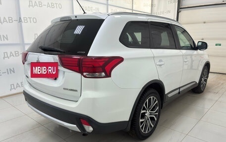 Mitsubishi Outlander III рестайлинг 3, 2015 год, 1 690 000 рублей, 4 фотография