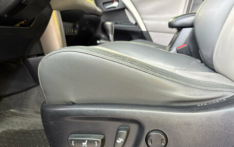 Toyota RAV4, 2013 год, 1 550 000 рублей, 13 фотография