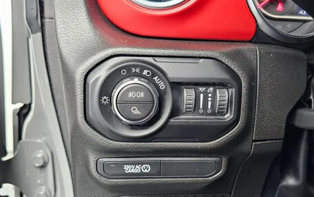 Jeep Gladiator, 2023 год, 5 100 000 рублей, 13 фотография