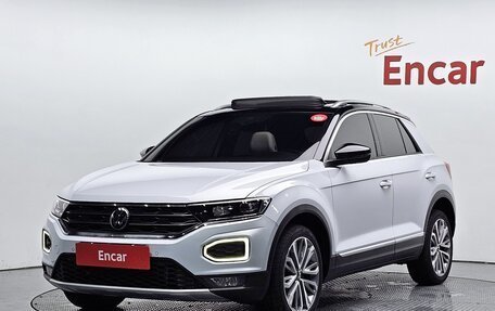 Volkswagen T-Roc I, 2022 год, 1 820 000 рублей, 1 фотография