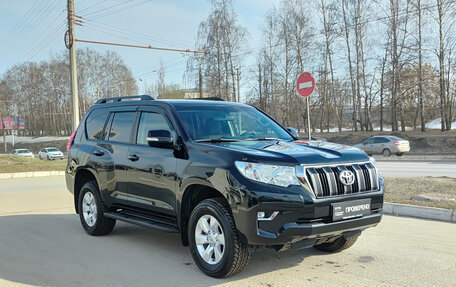 Toyota Land Cruiser Prado 150 рестайлинг 2, 2021 год, 5 750 000 рублей, 3 фотография