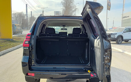 Toyota Land Cruiser Prado 150 рестайлинг 2, 2021 год, 5 750 000 рублей, 12 фотография