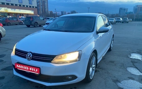 Volkswagen Jetta VI, 2013 год, 900 000 рублей, 3 фотография