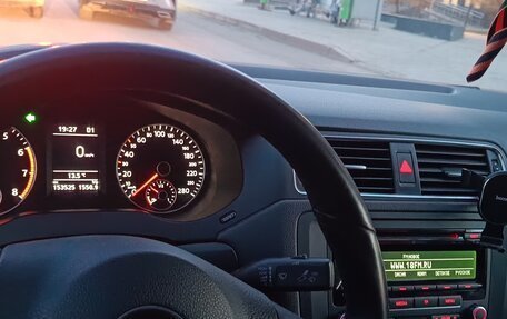 Volkswagen Jetta VI, 2013 год, 900 000 рублей, 18 фотография