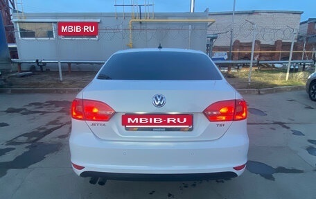 Volkswagen Jetta VI, 2013 год, 900 000 рублей, 6 фотография