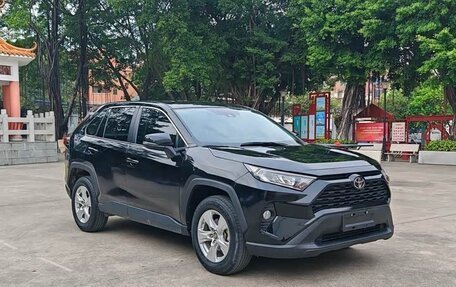 Toyota RAV4, 2023 год, 1 920 000 рублей, 2 фотография