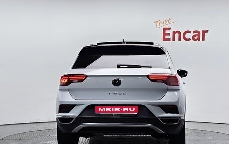 Volkswagen T-Roc I, 2022 год, 1 820 000 рублей, 4 фотография