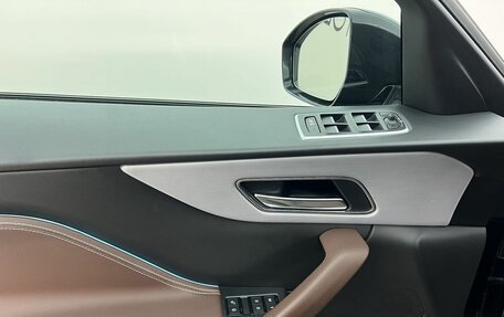 Jaguar F-Pace, 2016 год, 3 200 000 рублей, 17 фотография