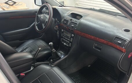 Toyota Avensis III рестайлинг, 2005 год, 700 000 рублей, 8 фотография