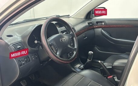 Toyota Avensis III рестайлинг, 2005 год, 700 000 рублей, 6 фотография