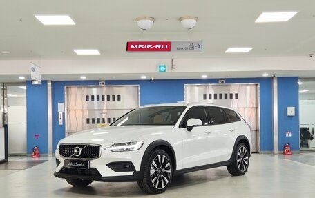 Volvo V60 Cross Country II, 2025 год, 5 900 000 рублей, 1 фотография