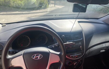 Hyundai Solaris II рестайлинг, 2012 год, 685 000 рублей, 6 фотография