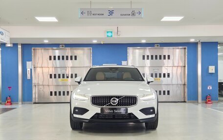 Volvo V60 Cross Country II, 2025 год, 5 900 000 рублей, 3 фотография