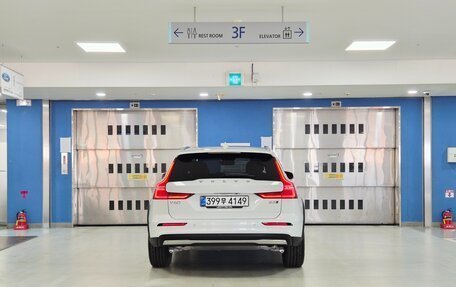 Volvo V60 Cross Country II, 2025 год, 5 900 000 рублей, 4 фотография