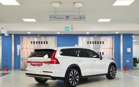 Volvo V60 Cross Country II, 2025 год, 5 900 000 рублей, 2 фотография