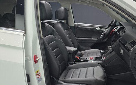 Volkswagen Tiguan II, 2023 год, 3 320 000 рублей, 10 фотография