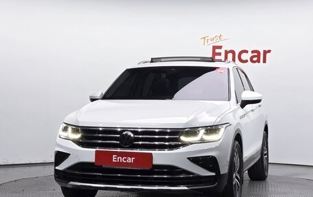 Volkswagen Tiguan II, 2023 год, 3 320 000 рублей, 3 фотография