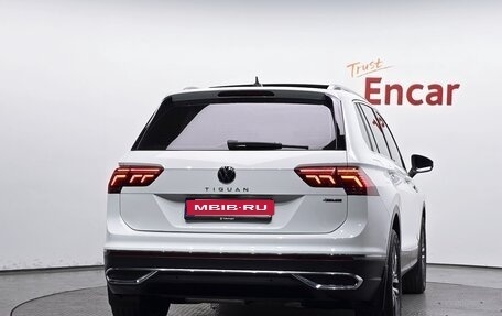 Volkswagen Tiguan II, 2023 год, 3 320 000 рублей, 4 фотография